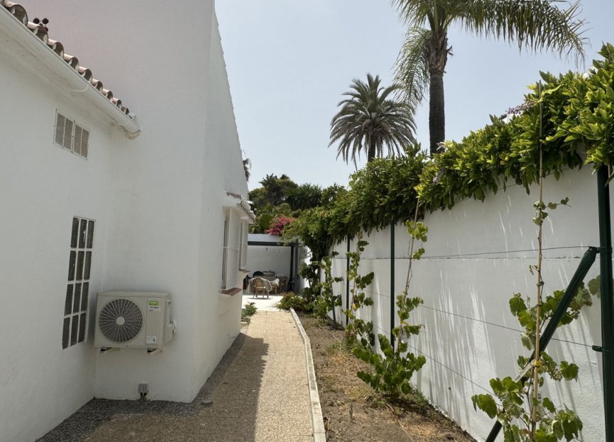 Resale - House - Detached Villa - Estepona