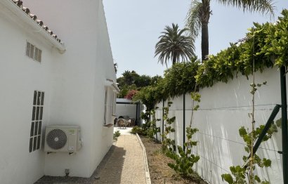 Resale - House - Detached Villa - Estepona