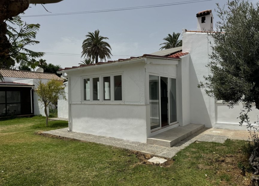 Resale - House - Detached Villa - Estepona