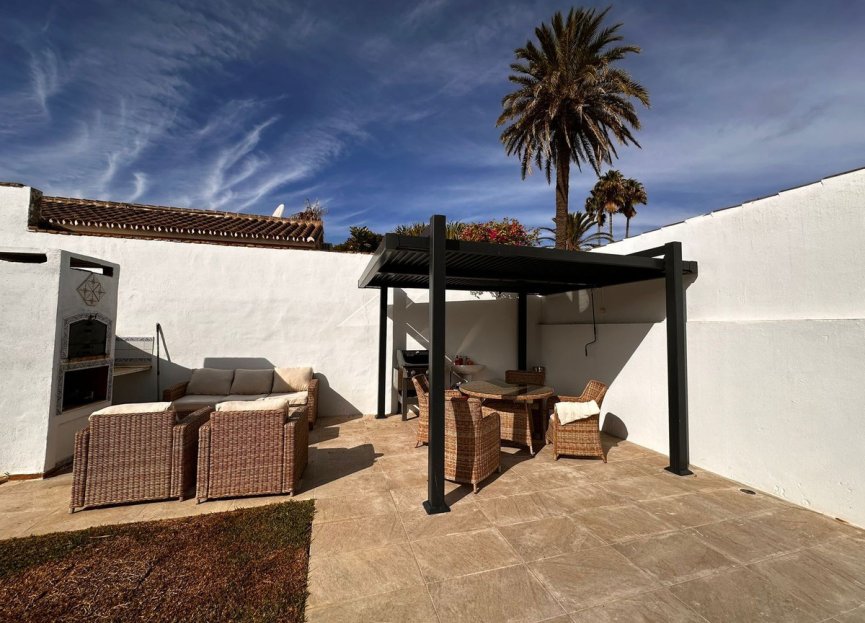 Resale - House - Detached Villa - Estepona