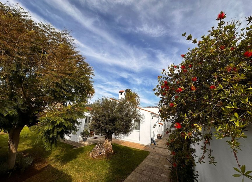 Resale - House - Detached Villa - Estepona