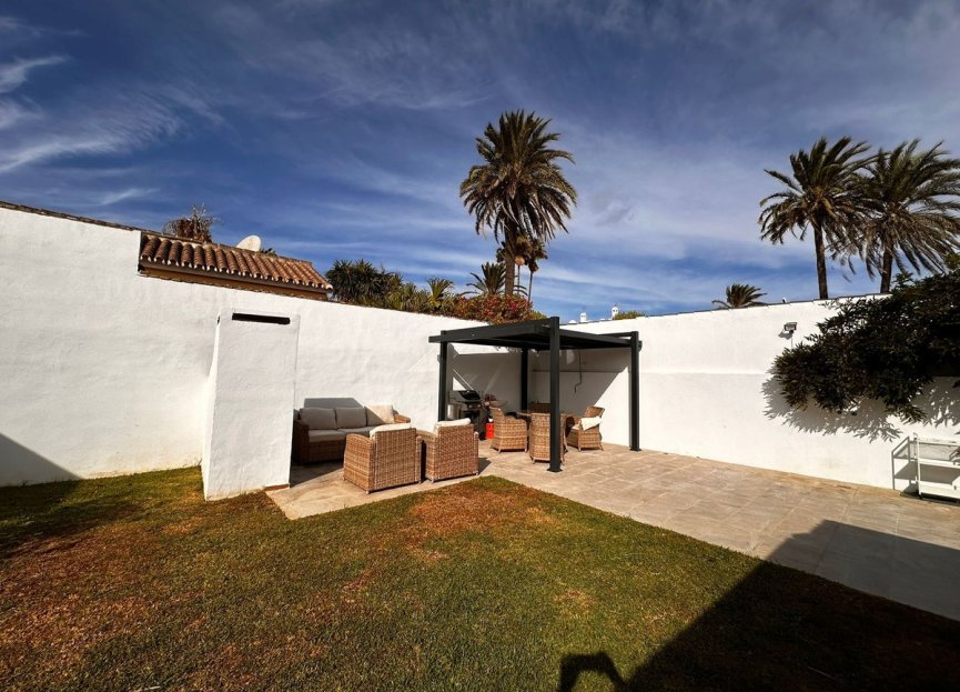 Resale - House - Detached Villa - Estepona