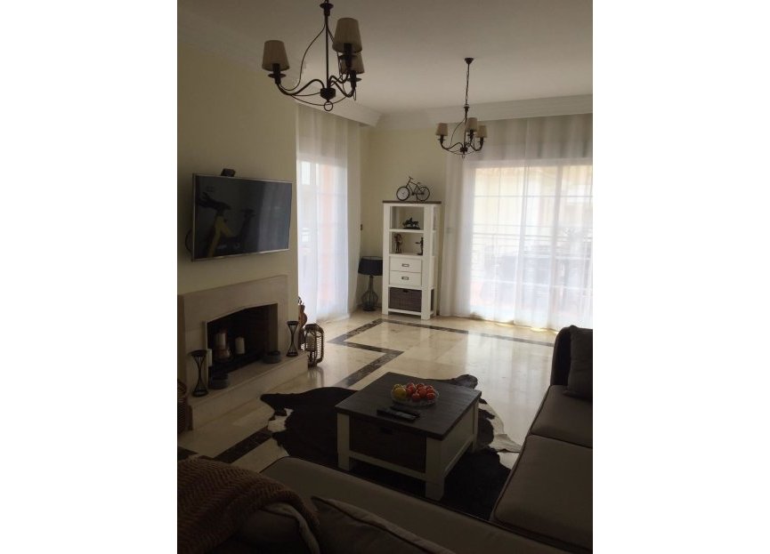 Resale - Apartment - Middle Floor Apartment - Marbella - Nueva Andalucia