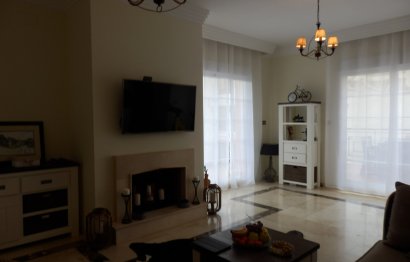 Resale - Apartment - Middle Floor Apartment - Marbella - Nueva Andalucia