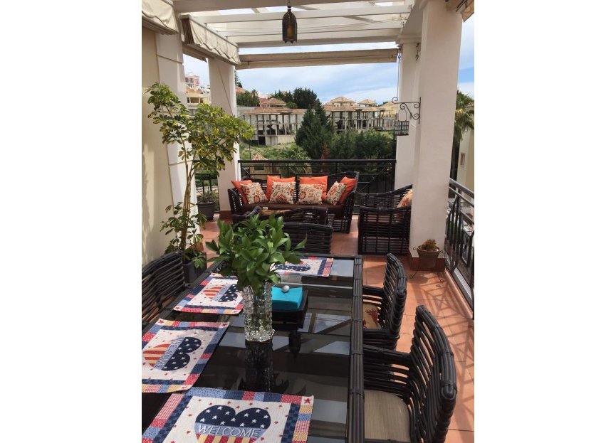 Resale - Apartment - Middle Floor Apartment - Marbella - Nueva Andalucia