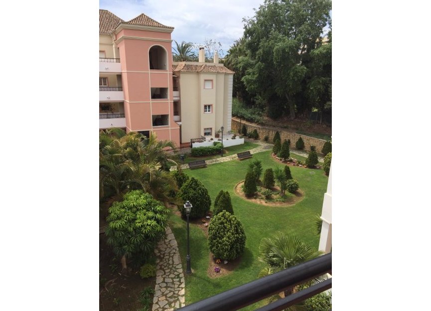 Resale - Apartment - Middle Floor Apartment - Marbella - Nueva Andalucia