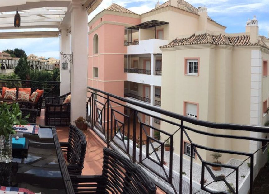 Resale - Apartment - Middle Floor Apartment - Marbella - Nueva Andalucia