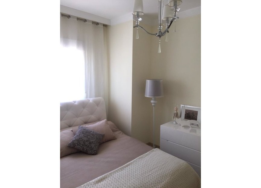 Resale - Apartment - Middle Floor Apartment - Marbella - Nueva Andalucia