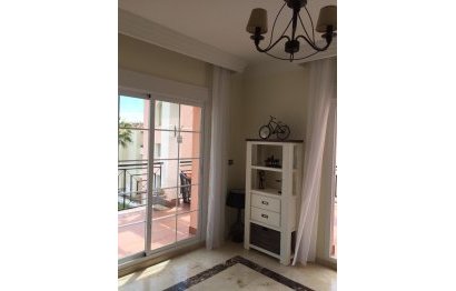 Resale - Apartment - Middle Floor Apartment - Marbella - Nueva Andalucia