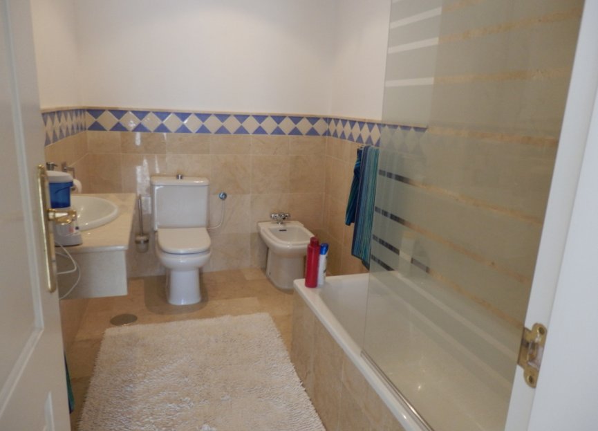 Resale - Apartment - Middle Floor Apartment - Marbella - Nueva Andalucia