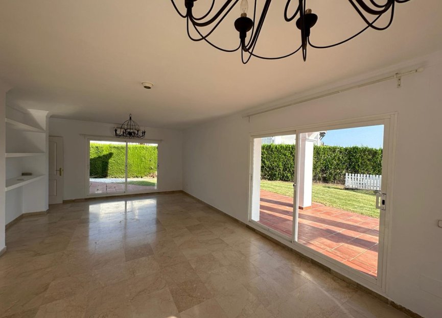 Resale - House - Detached Villa - Marbella - Nueva Andalucia