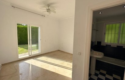 Resale - House - Detached Villa - Marbella - Nueva Andalucia