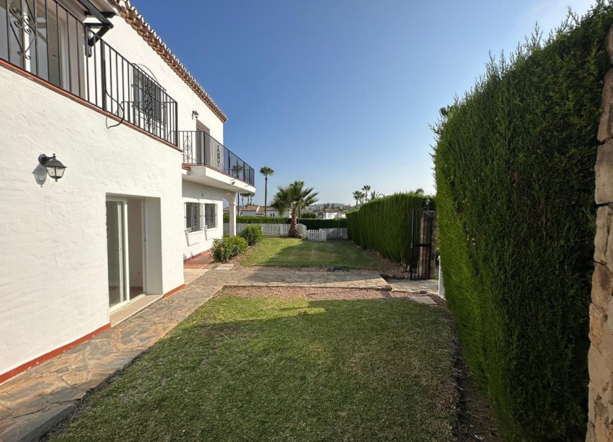 Resale - House - Detached Villa - Marbella - Nueva Andalucia