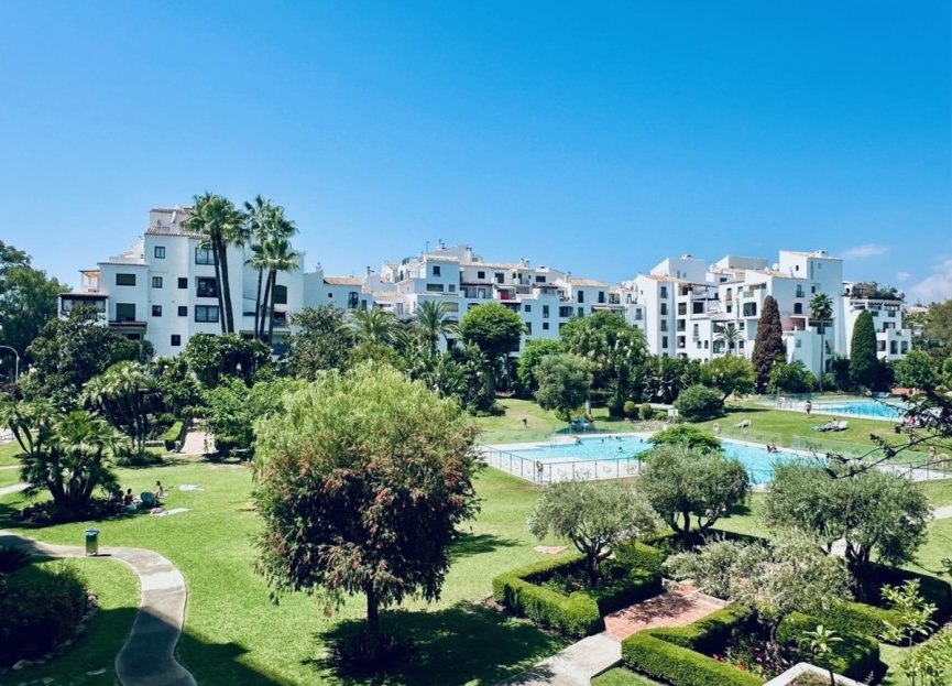 Resale - Apartment - Middle Floor Apartment - Marbella - Puerto Banús