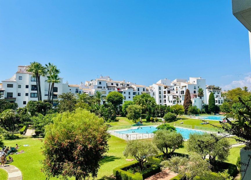 Resale - Apartment - Middle Floor Apartment - Marbella - Puerto Banús