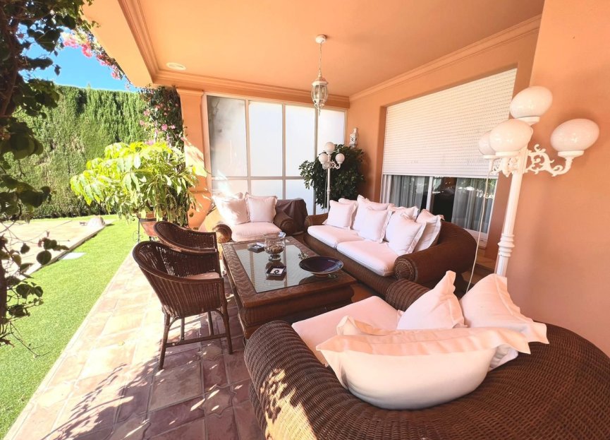 Resale - House - Detached Villa - Marbella - Nueva Andalucia