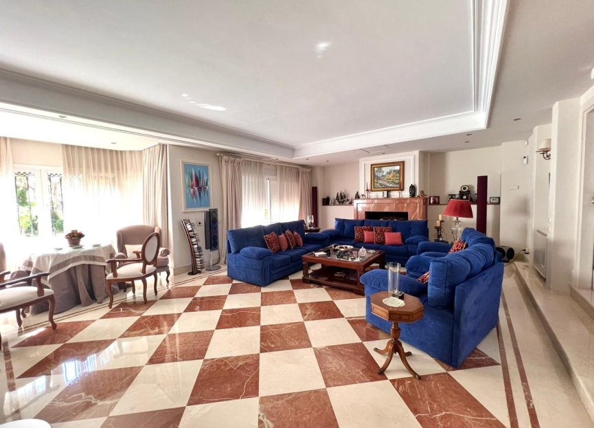 Resale - House - Detached Villa - Marbella - Nueva Andalucia