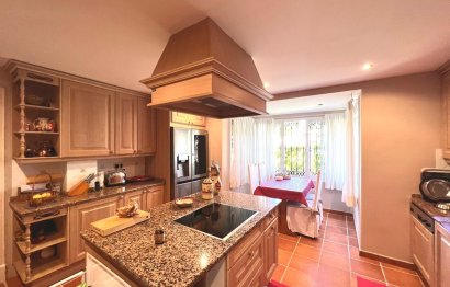 Resale - House - Detached Villa - Marbella - Nueva Andalucia