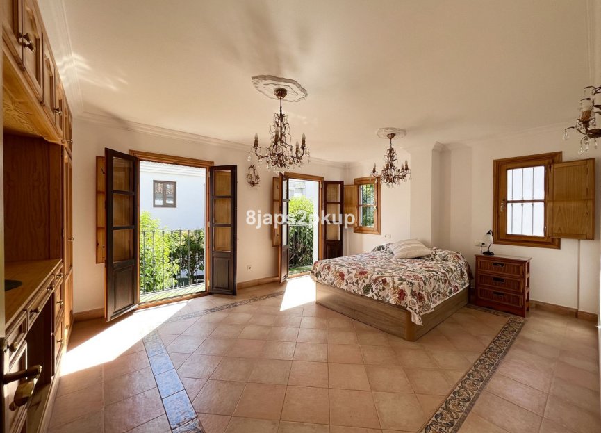 Resale - House - Townhouse - Estepona - Estepona Centro