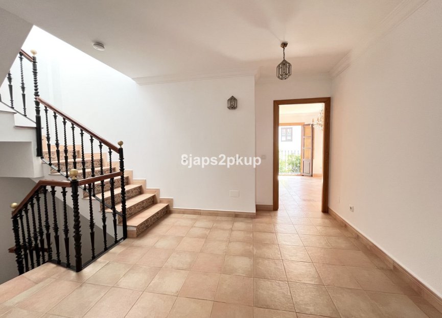 Resale - House - Townhouse - Estepona - Estepona Centro