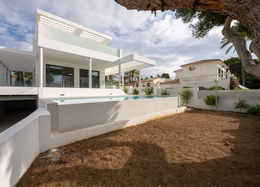 Resale - House - Detached Villa - Marbella - Marbesa