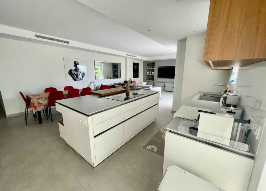 Resale - Apartment - Middle Floor Apartment - Marbella - Puerto Banús