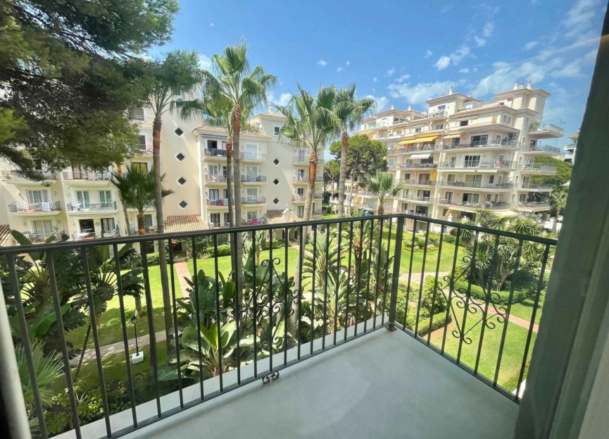 Resale - Apartment - Middle Floor Apartment - Marbella - Puerto Banús