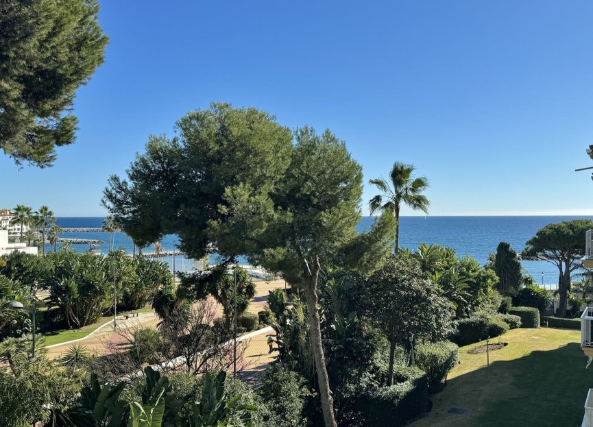 Resale - Apartment - Middle Floor Apartment - Marbella - Puerto Banús