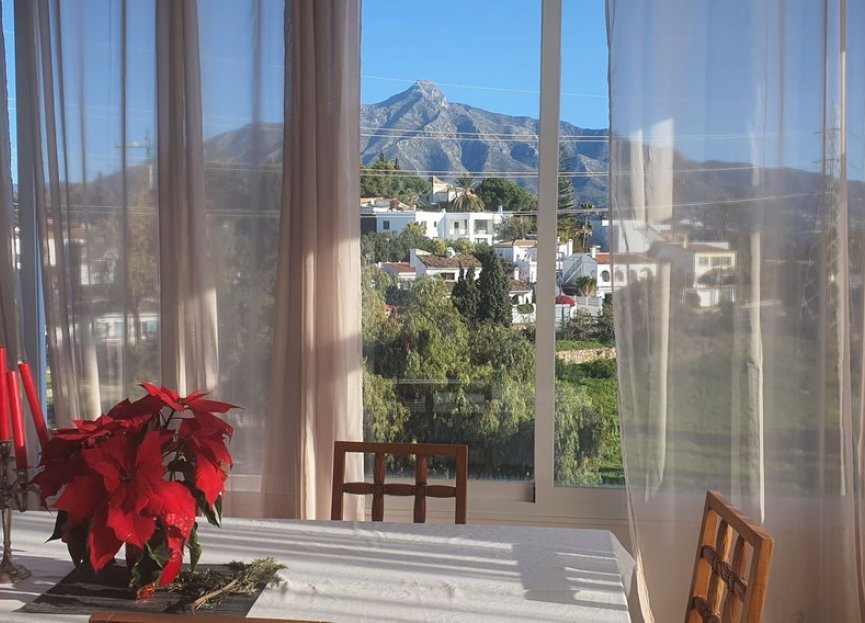 Resale - House - Detached Villa - Marbella - Nueva Andalucia