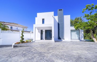 Resale - House - Detached Villa - Marbella - Nueva Andalucia