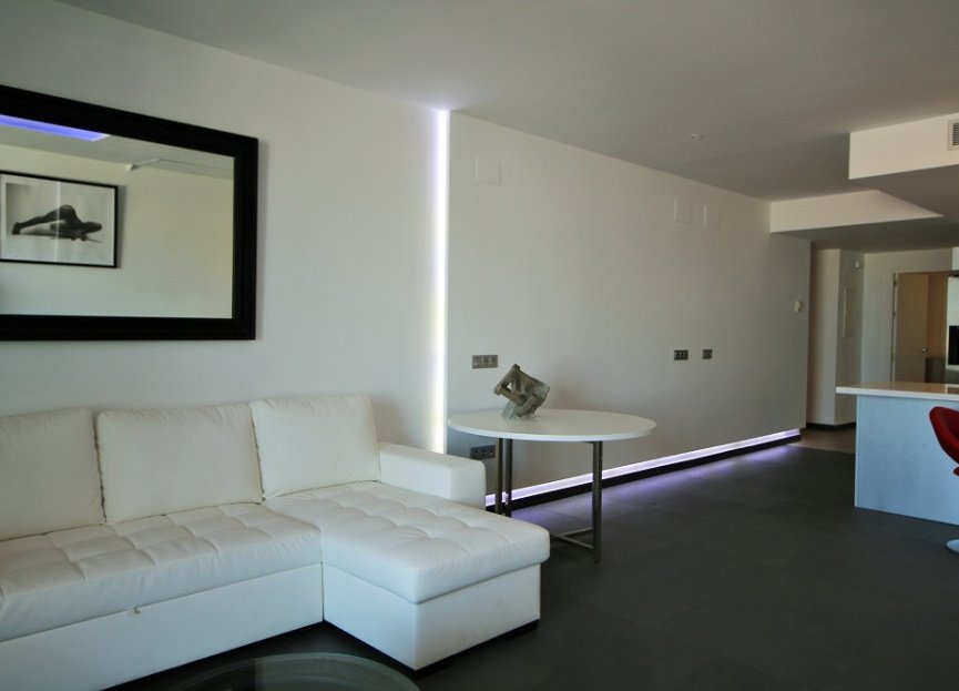 Resale - Apartment - Middle Floor Apartment - Marbella - Puerto Banús