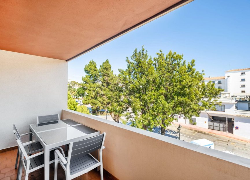 Resale - Apartment - Middle Floor Apartment - Marbella - Nueva Andalucia