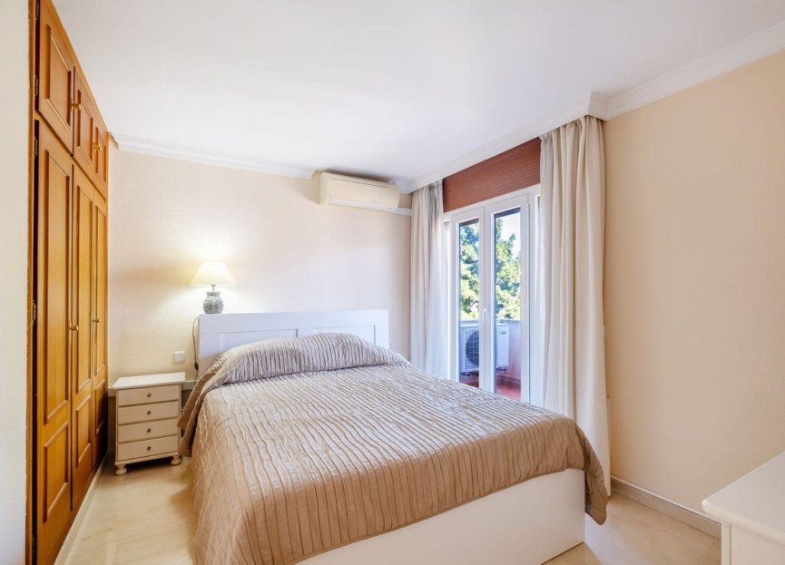 Resale - Apartment - Middle Floor Apartment - Marbella - Nueva Andalucia