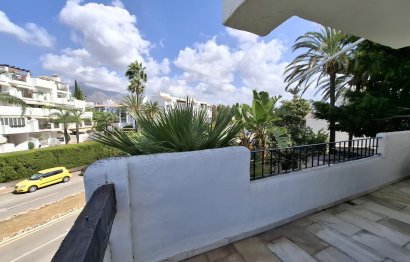 Resale - Apartment - Middle Floor Apartment - Marbella - Puerto Banús