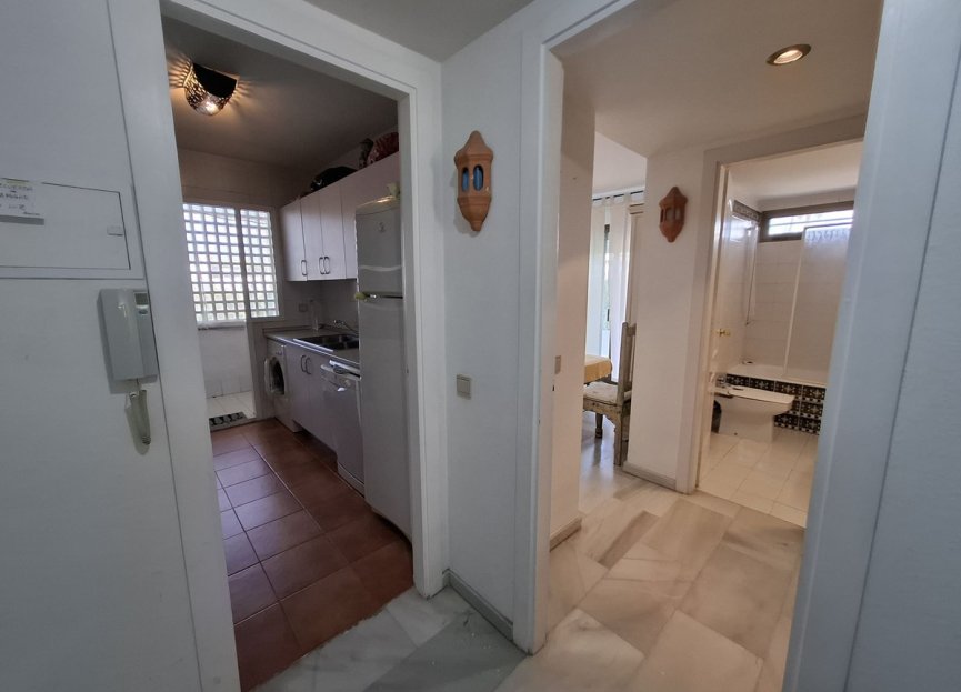 Resale - Apartment - Middle Floor Apartment - Marbella - Puerto Banús