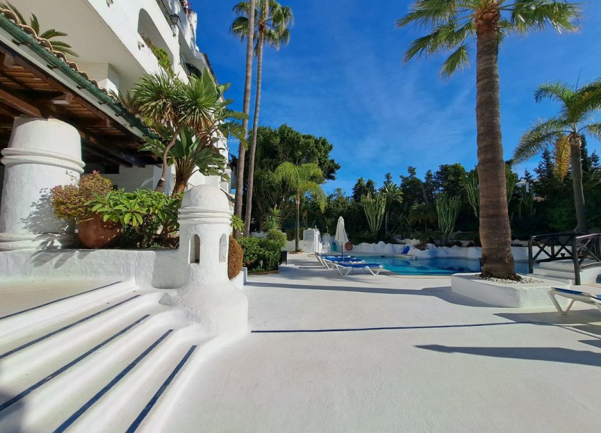 Resale - Apartment - Middle Floor Apartment - Marbella - Puerto Banús