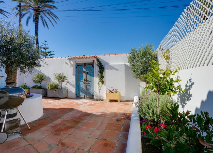 Resale - House - Detached Villa - Estepona