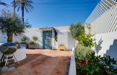 Resale - House - Detached Villa - Estepona