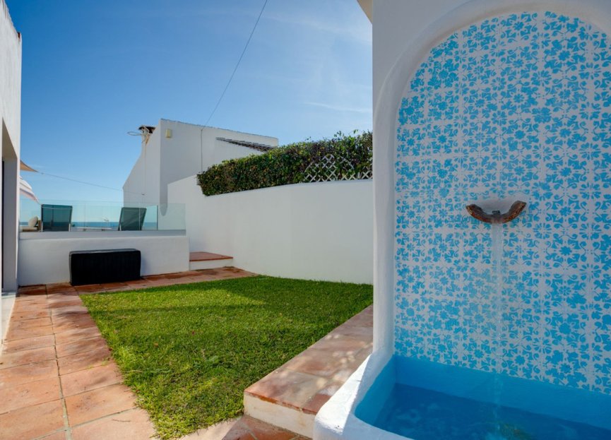 Resale - House - Detached Villa - Estepona