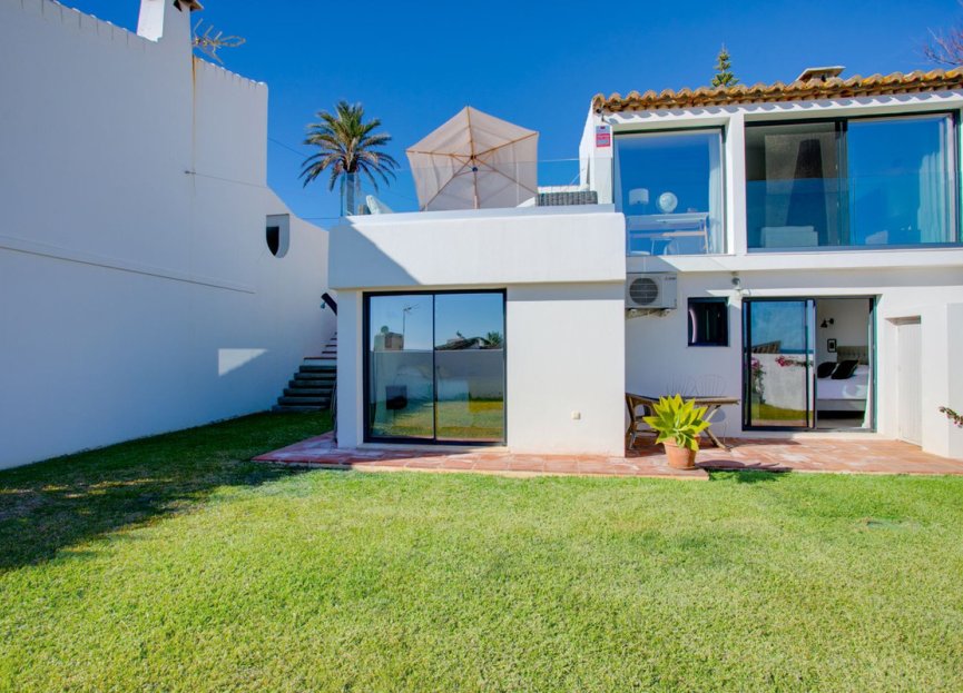 Resale - House - Detached Villa - Estepona