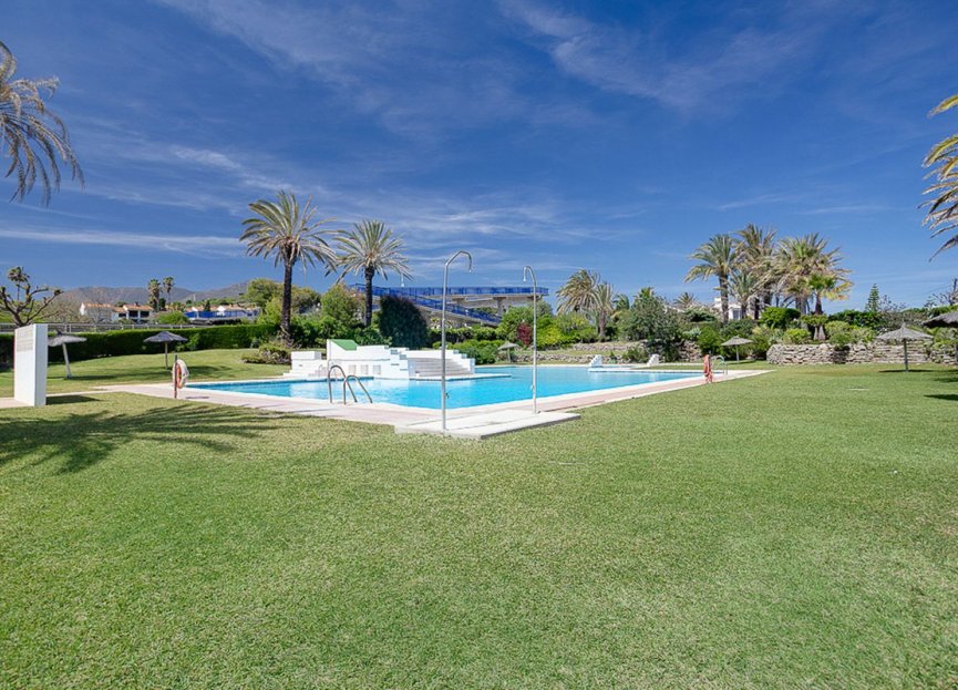 Resale - House - Detached Villa - Estepona