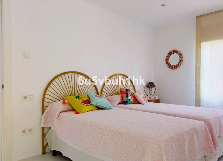 Resale - Apartment - Middle Floor Apartment - Estepona - Estepona Centro