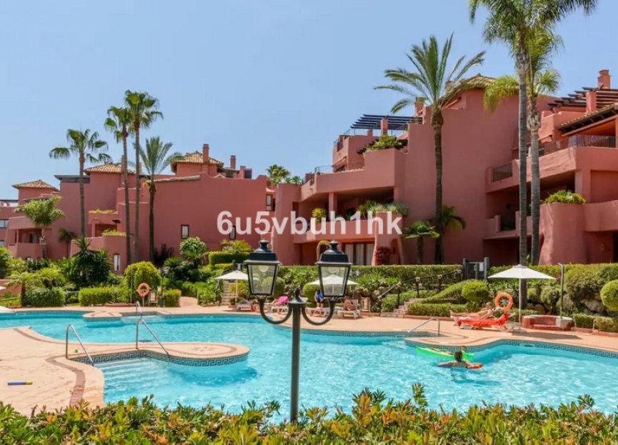 Resale - Apartment - Middle Floor Apartment - Estepona - Estepona Centro