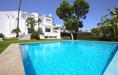 Resale - House - Semi-Detached House - Marbella - Nueva Andalucia