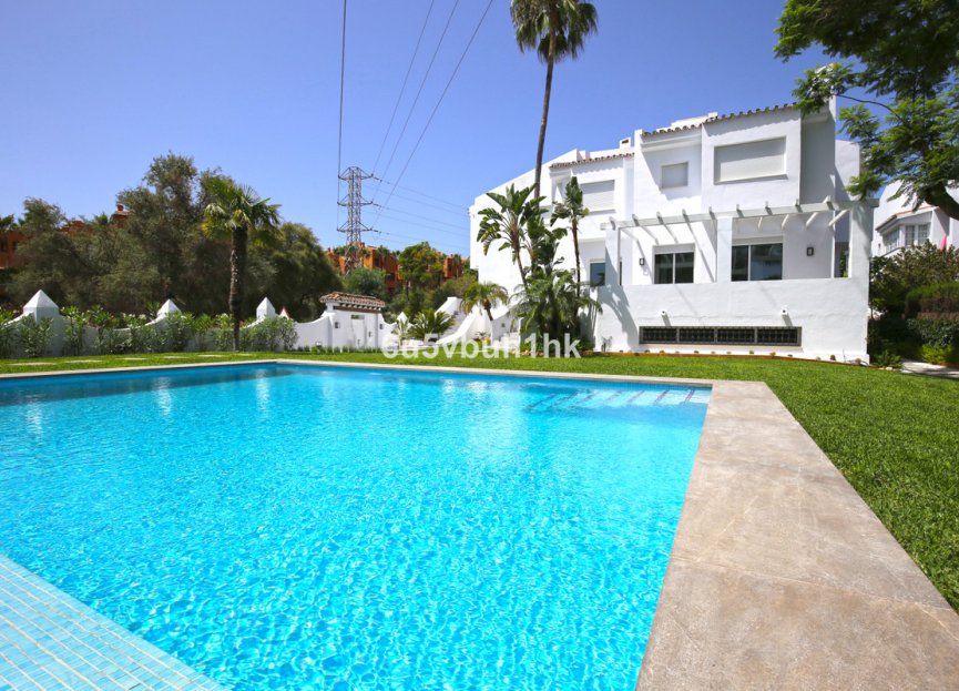 Resale - House - Semi-Detached House - Marbella - Nueva Andalucia