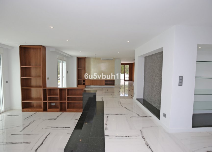 Resale - House - Semi-Detached House - Marbella - Nueva Andalucia