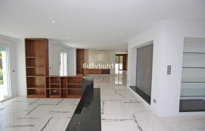 Resale - House - Semi-Detached House - Marbella - Nueva Andalucia