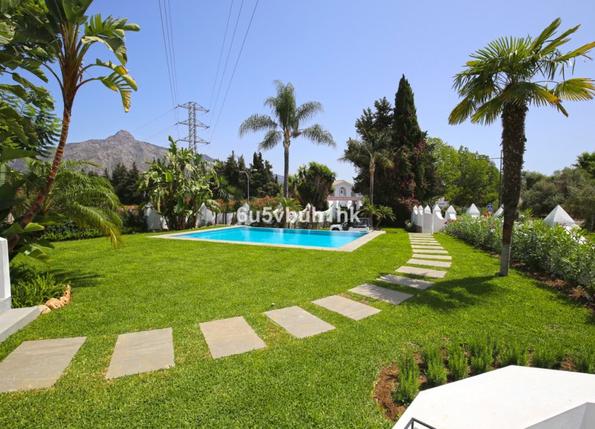 Resale - House - Semi-Detached House - Marbella - Nueva Andalucia