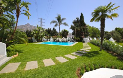 Resale - House - Semi-Detached House - Marbella - Nueva Andalucia