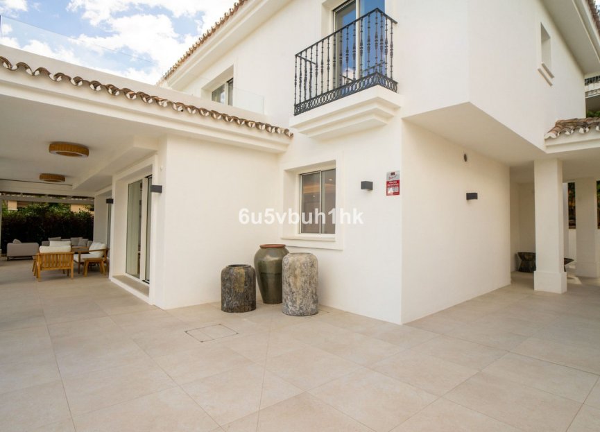 Resale - House - Detached Villa - Marbella - Nueva Andalucia